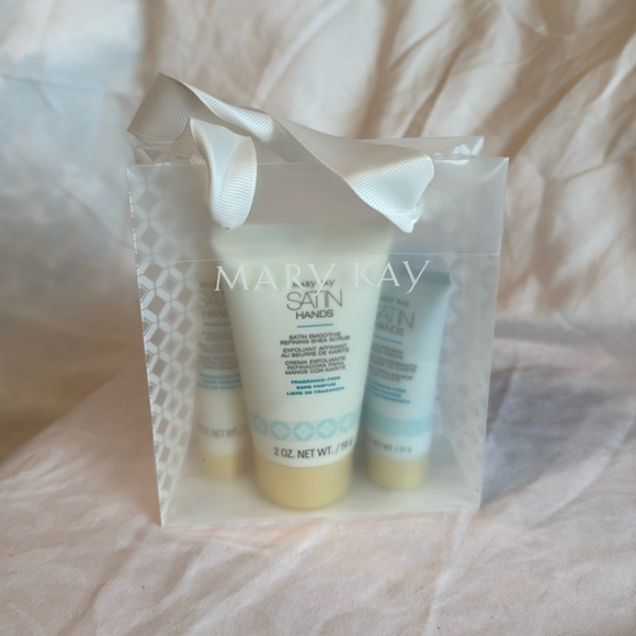 Mary Kay Satin Hands Mini Set - Picture 1 of 3